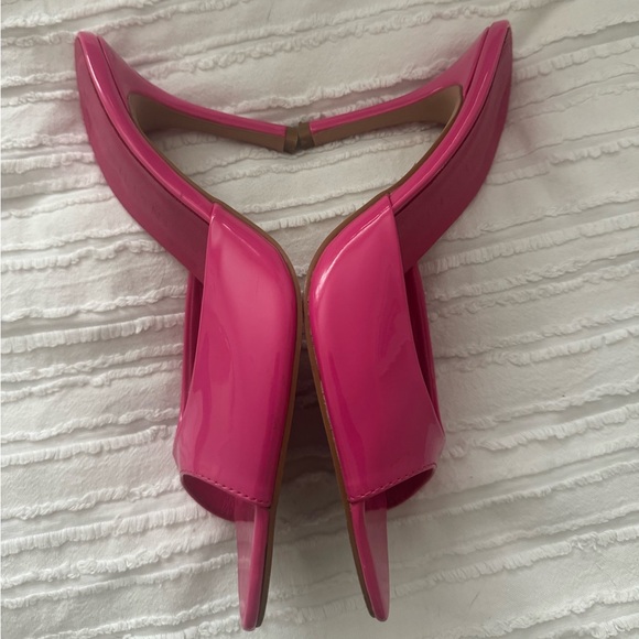 Barbie pink heel slip ons - Picture 3 of 5